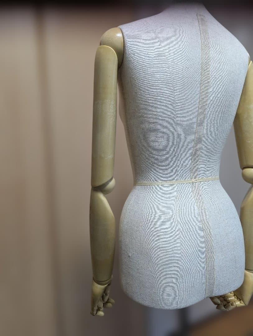 シンプルな布製マネキン