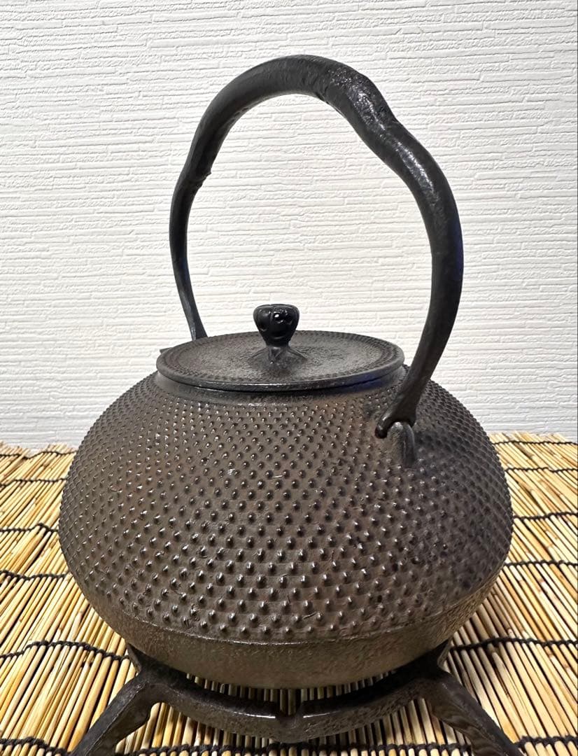 未使用品、栞付　金澤鶴州造１５型アラレ　南部鉄瓶　南部鉄器　鉄瓶