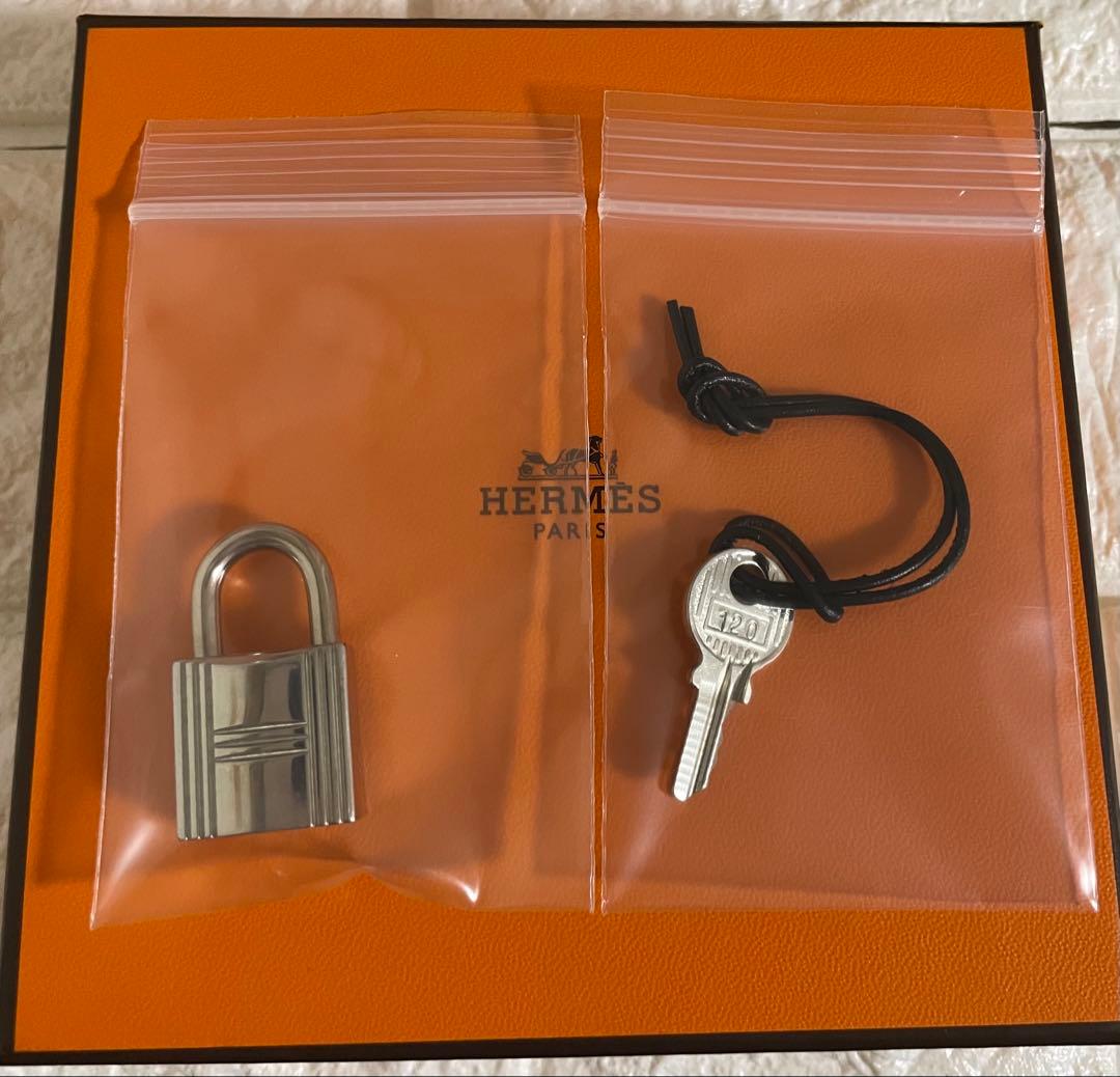 ☆HERMES ☆エルメスカデナ☆シルバー南京錠 ☆鍵1つ付き☆