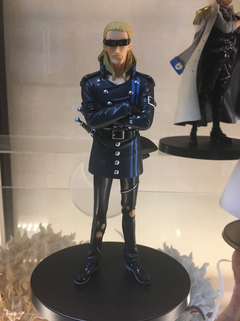 ワンピース　海軍フィギュア11体まとめ売り 黄猿、赤犬、緑牛、センゴク、ガープ他