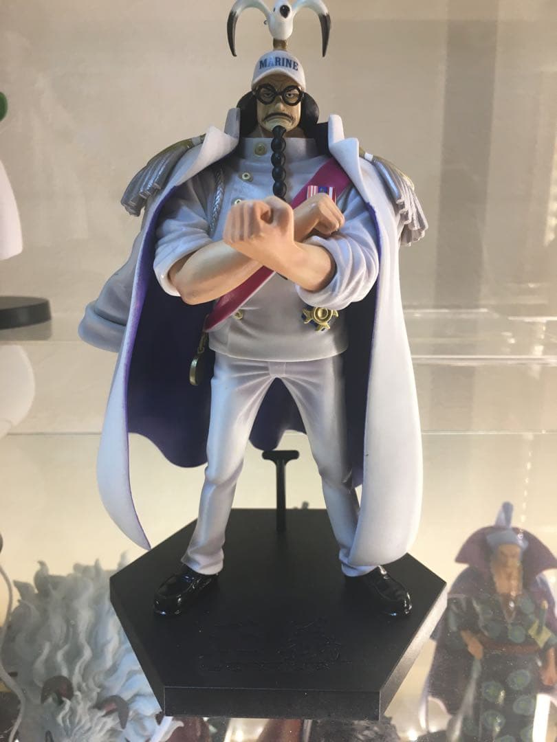 ワンピース　海軍フィギュア11体まとめ売り 黄猿、赤犬、緑牛、センゴク、ガープ他