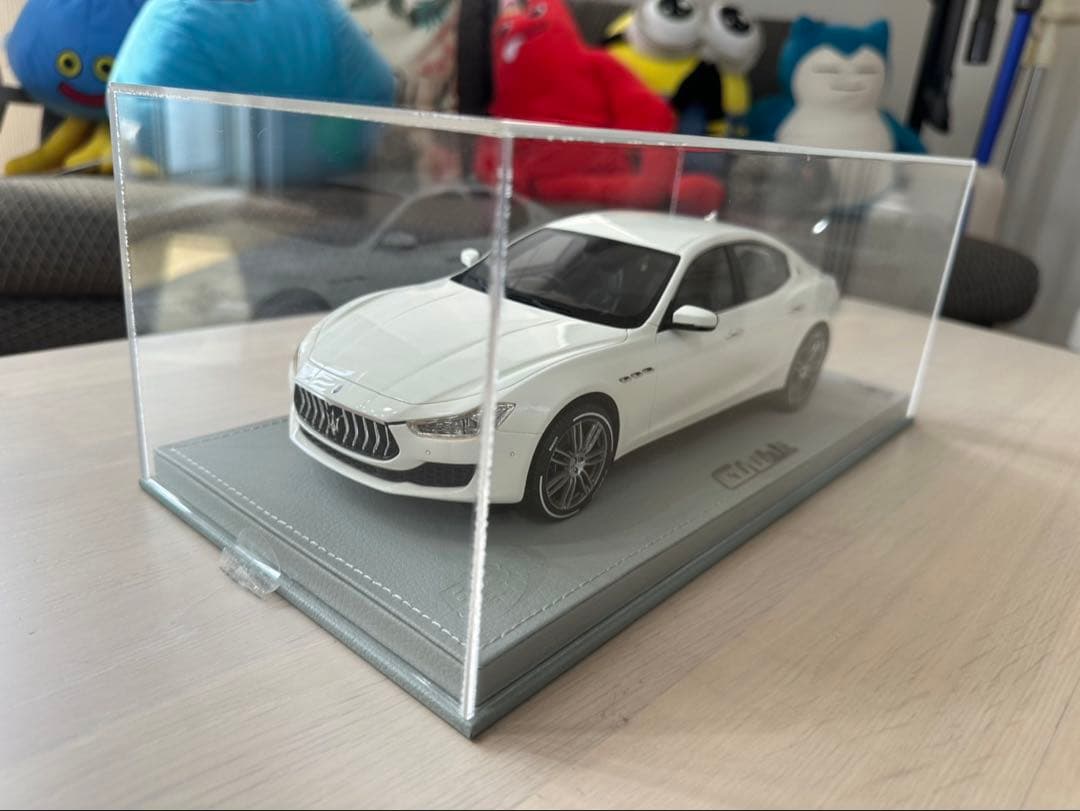 Maserati Ghibli ホワイト 1/43 ミニカー
