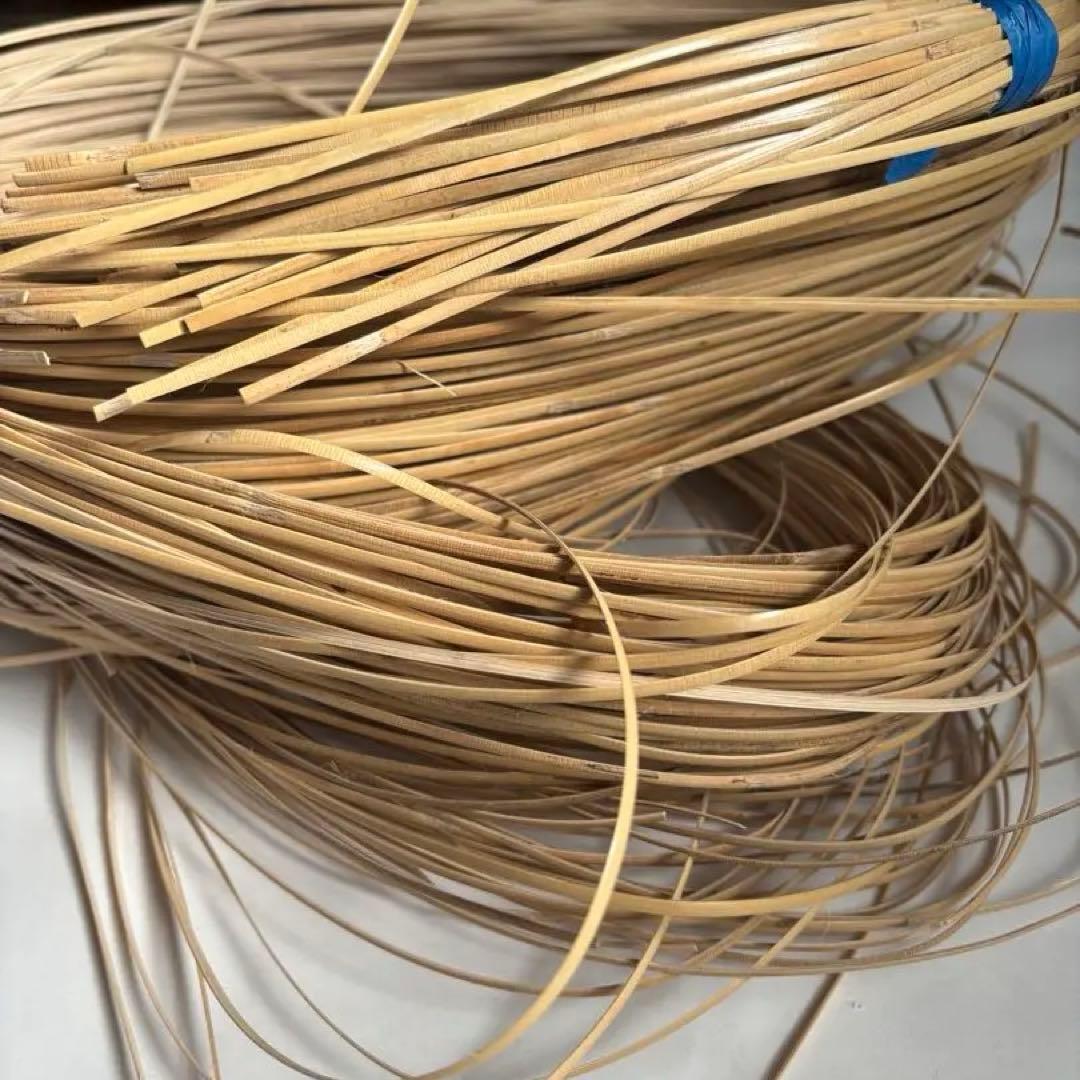 皮付きの籐　材料　幅2.5mm 晒し　100g