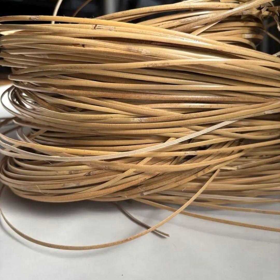 皮付きの籐　材料　幅2.5mm 晒し　100g