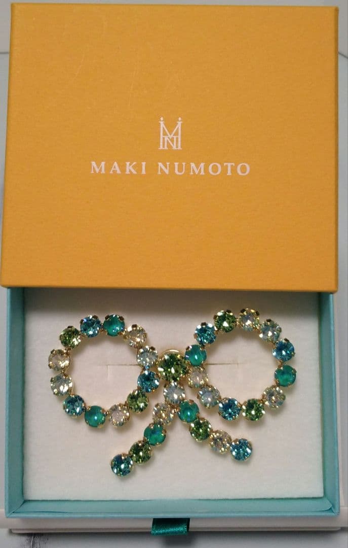 マキヌモト　リボンブローチ　MAKI NUMOTO