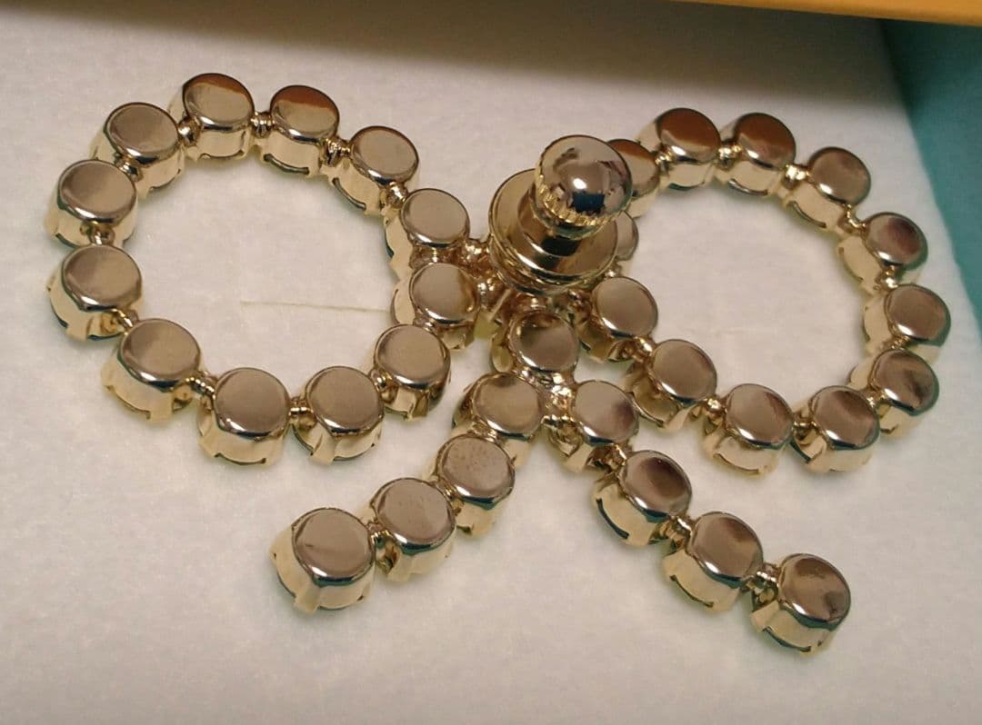 マキヌモト　リボンブローチ　MAKI NUMOTO