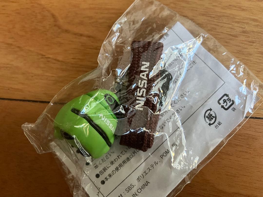 レア　NISSAN ストラップ 電動車　ピンク グリーン