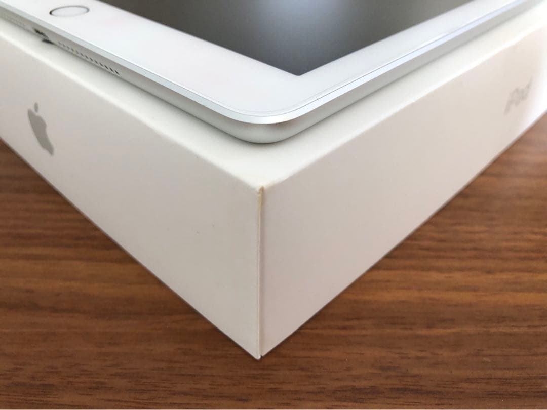 【美品】iPad 第6世代 シルバー 32GB 9.7インチ