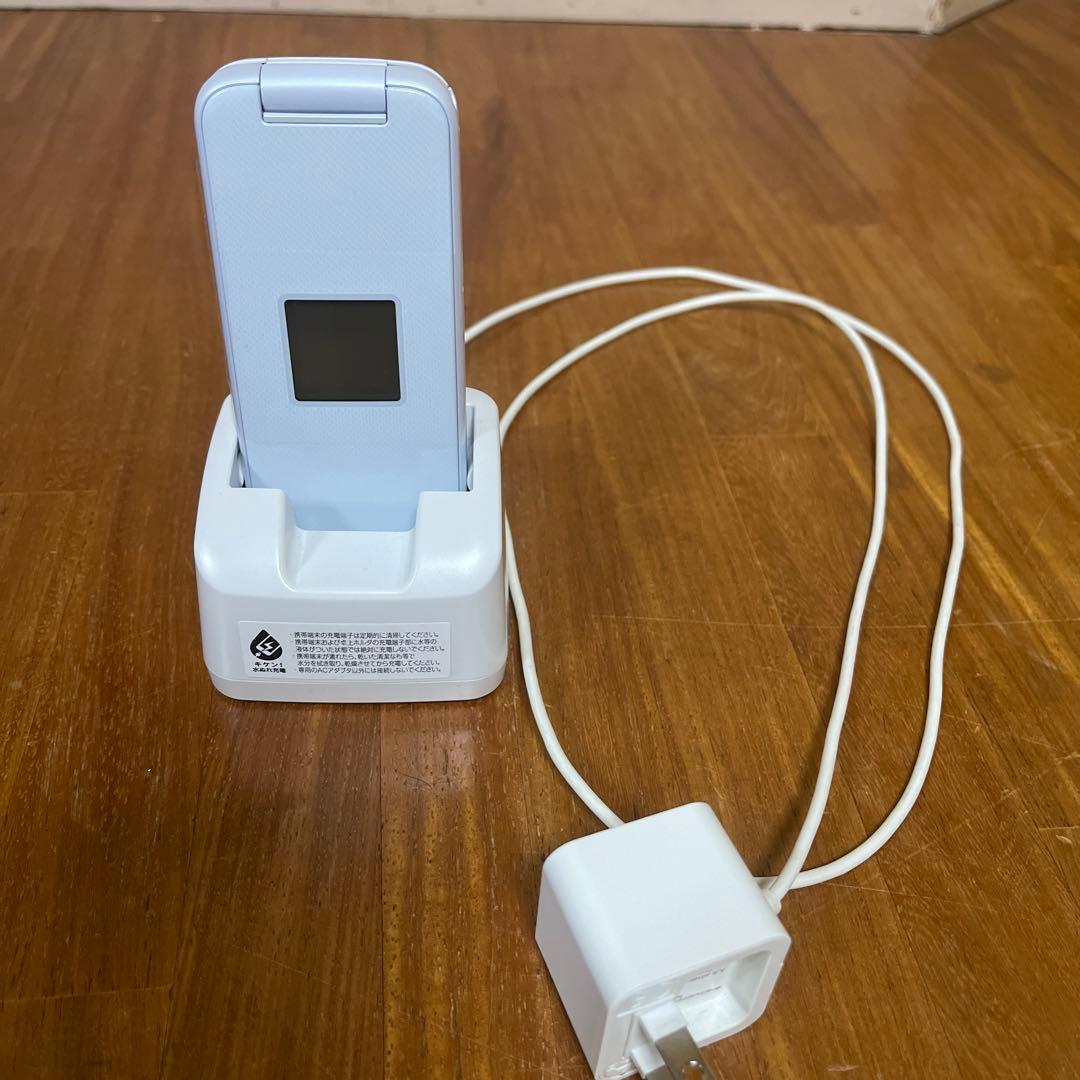 F-01M ホワイト 折りたたみ式携帯電話 本体(充電器一式)