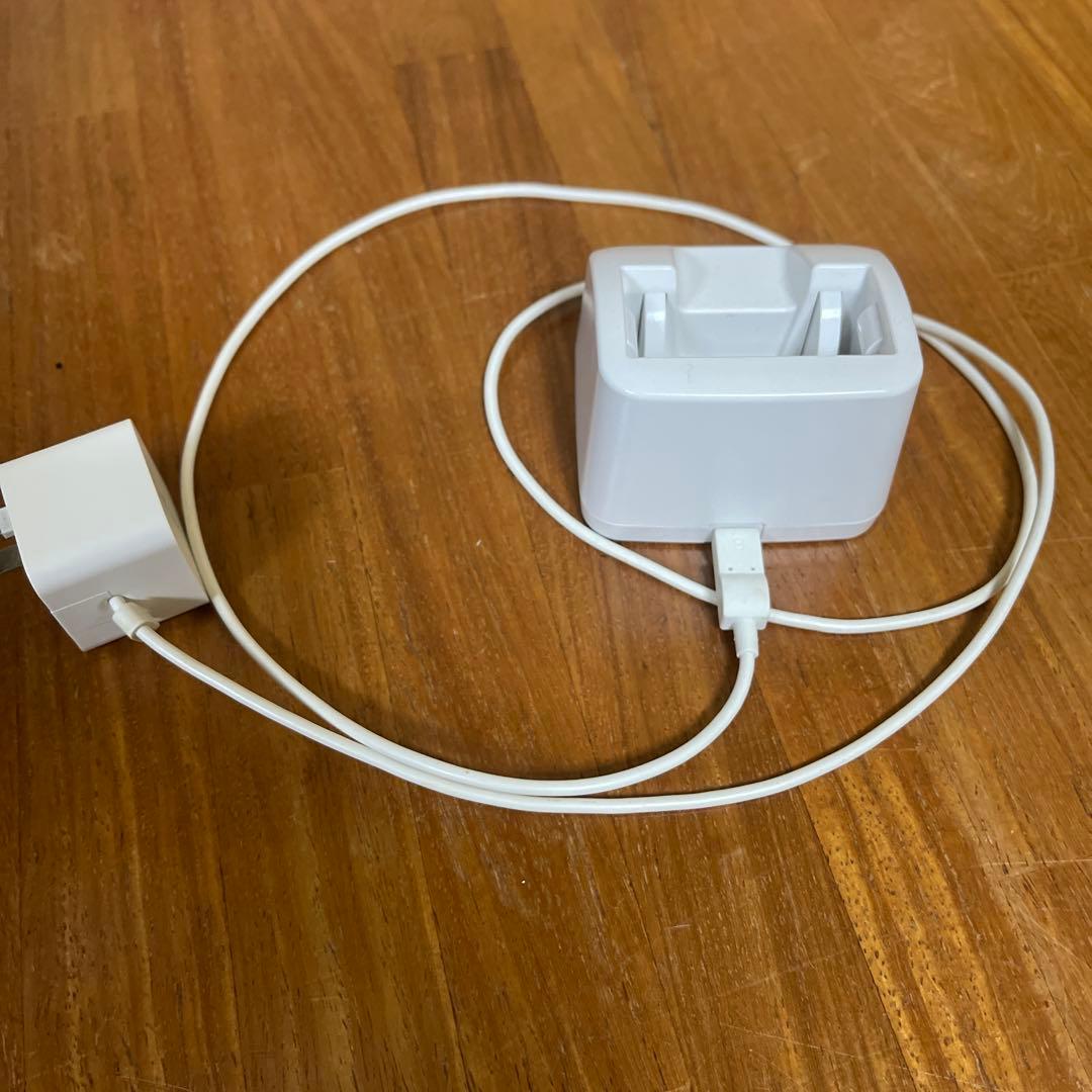 F-01M ホワイト 折りたたみ式携帯電話 本体(充電器一式)