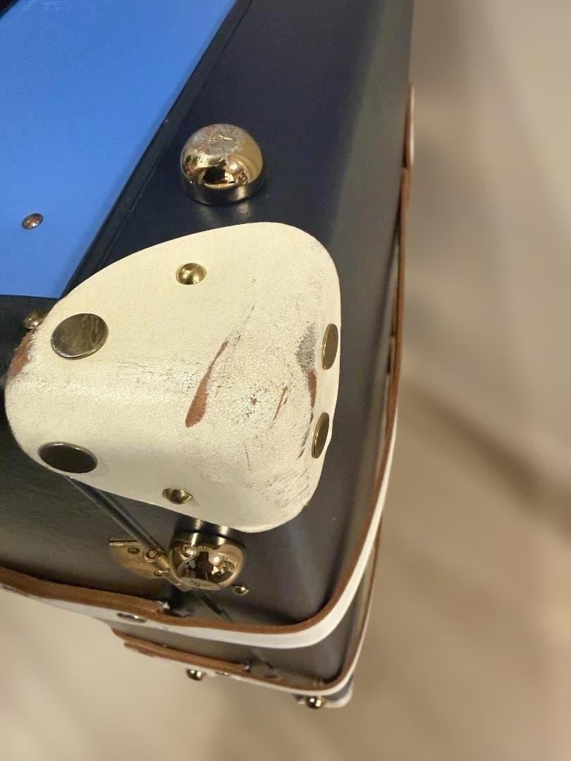 グローブトロッター　キャリーケース 　21インチ　サントリーニ限定モデル