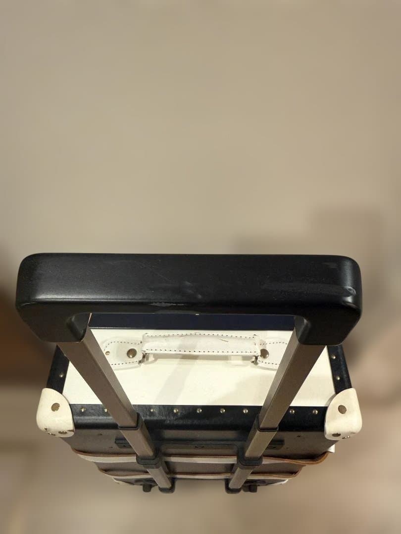 グローブトロッター　キャリーケース 　21インチ　サントリーニ限定モデル