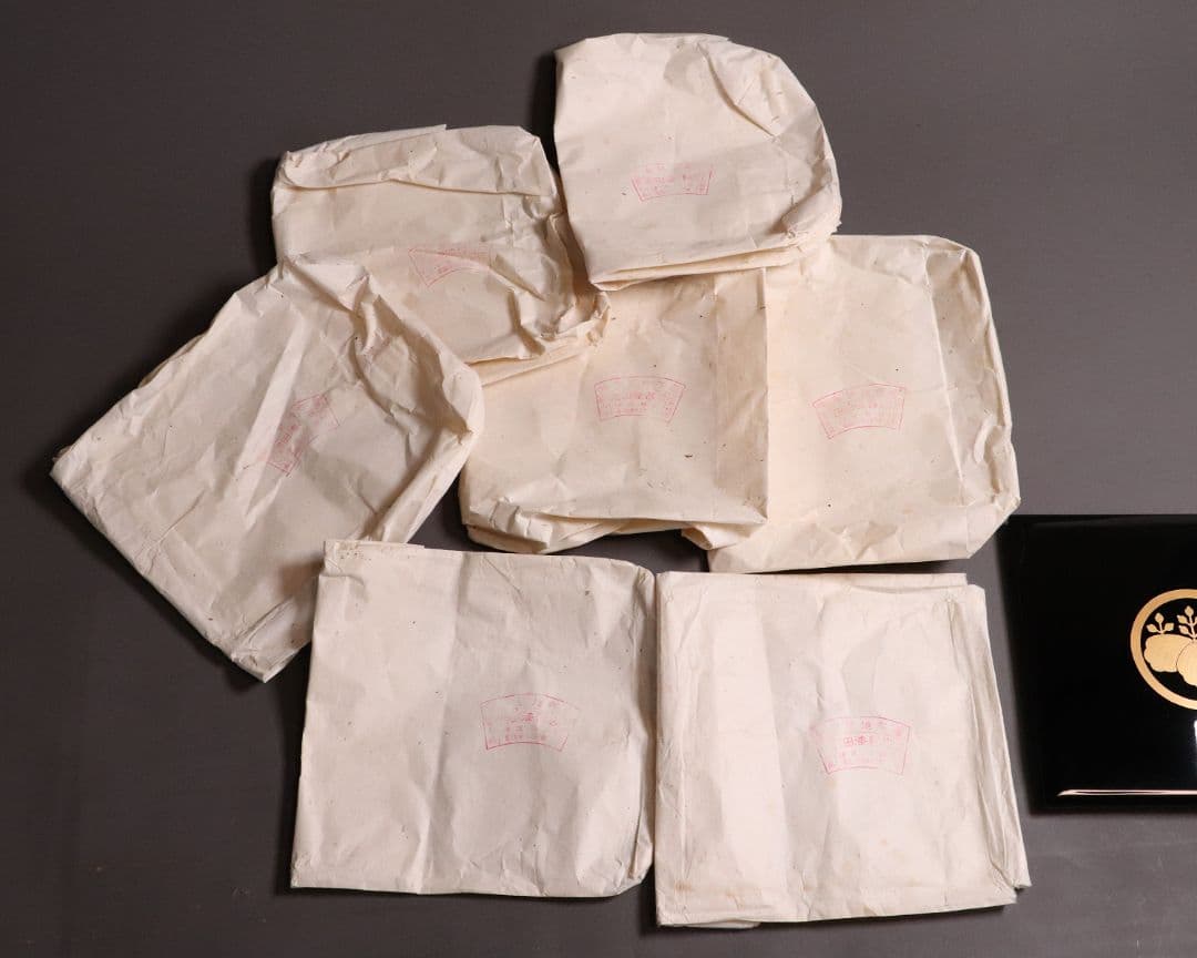 輪島塗 桐家紋 黒塗内朱塗 五段重 堅地布着 重箱 金蒔絵 木製 【MA357】