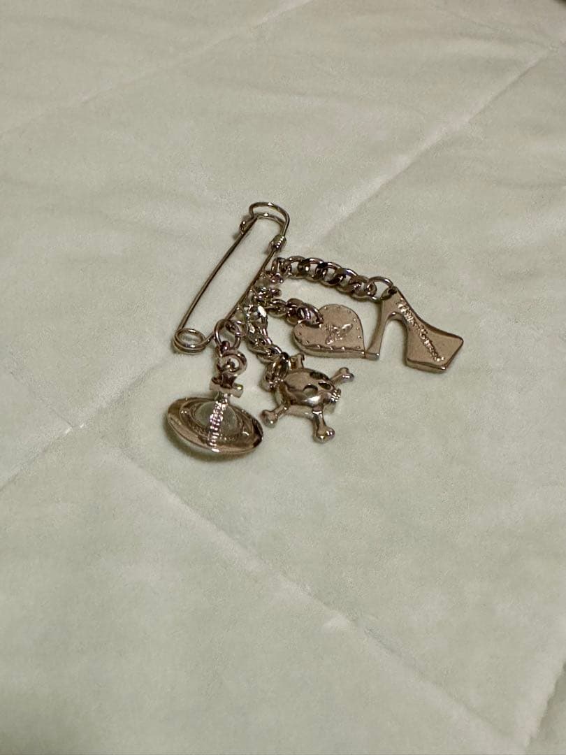 Vivienne Westwood ブローチ　オーヴ　セーフティピン