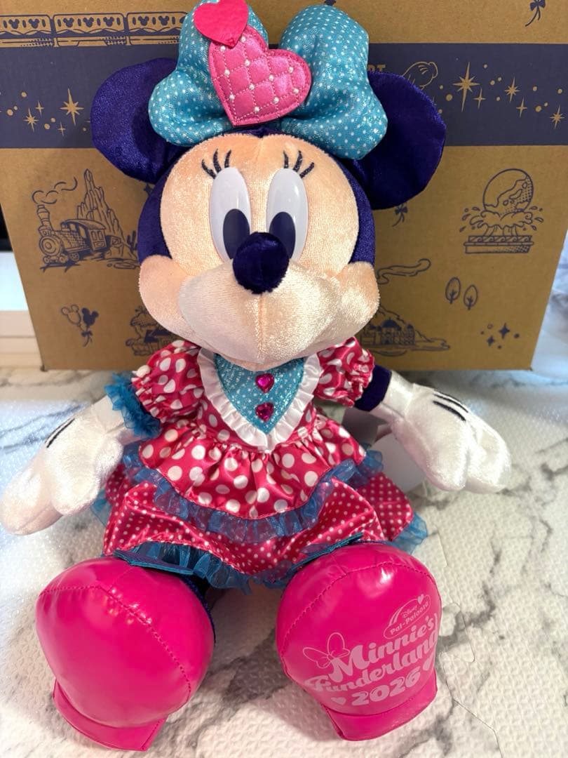 ディズニー　パルパルーザ　ミニーのファンダーランド　ぬいぐるみ　ぬいぐるみバッジ