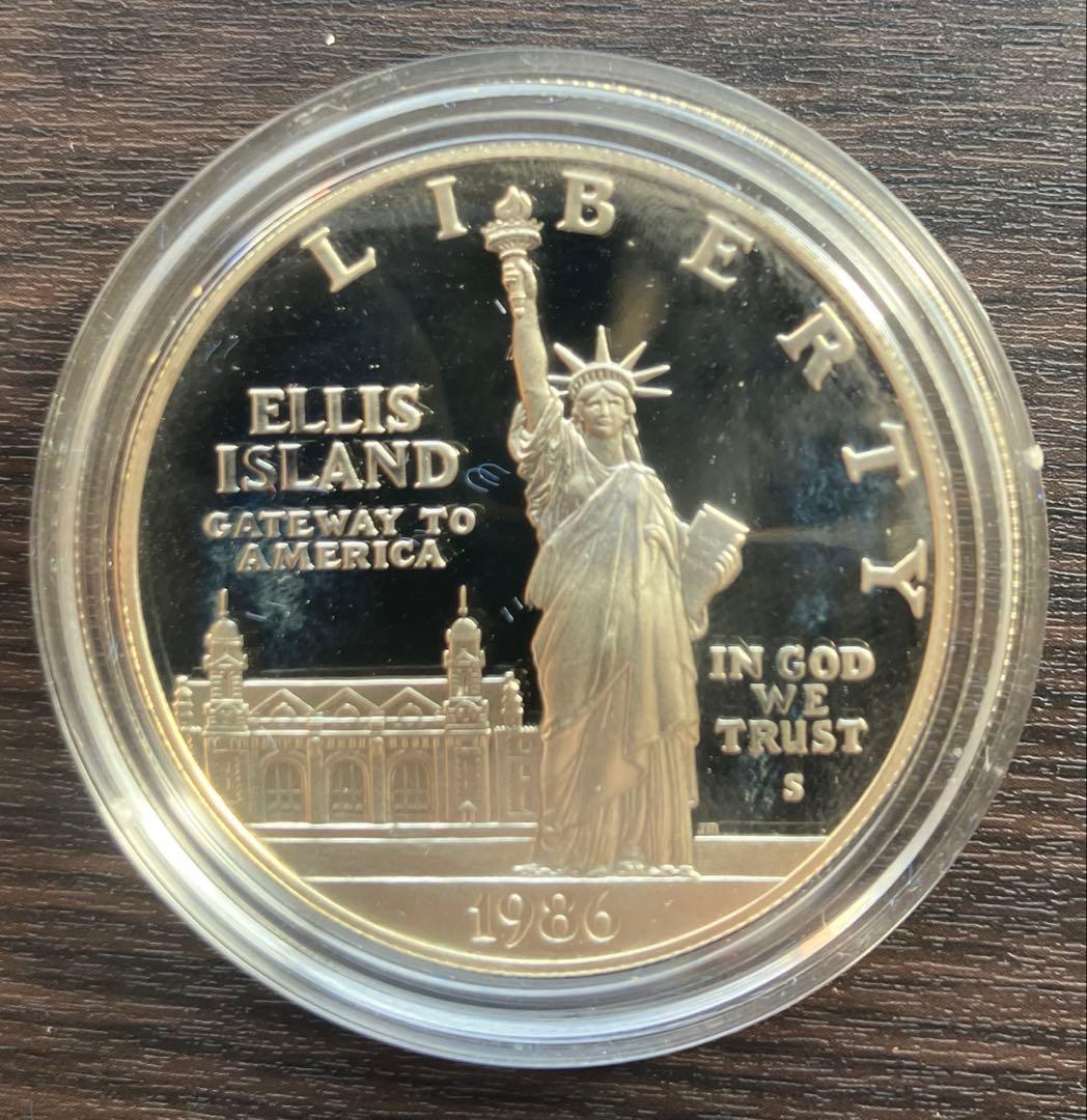 アメリカ　リバティ2枚セット　 1ドル銀貨（銀90%）とハーフダラー