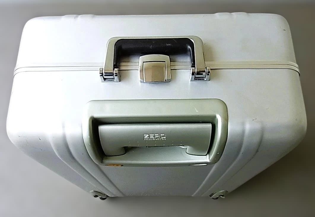 ZERO HALLIBURTON 大容量スーツケース 2輪