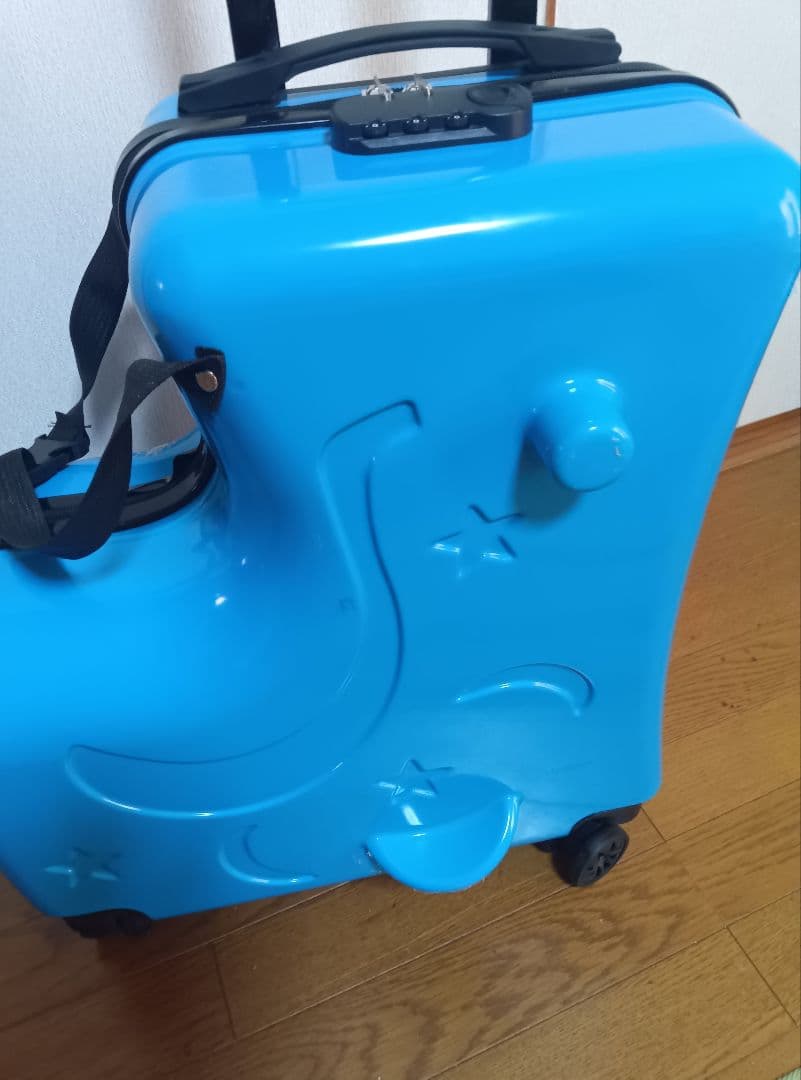 子供が乗れるキャリーケース