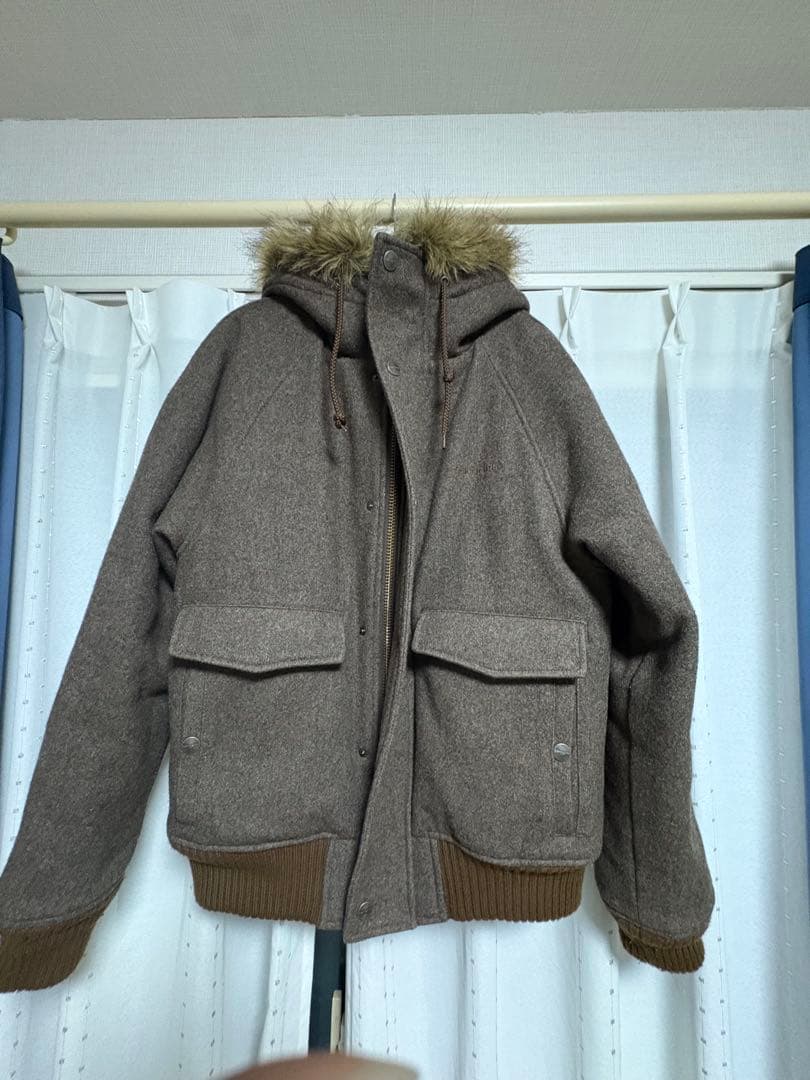 【Carhartt】フード付きジャケット ブラウン系 ファー付き 防寒