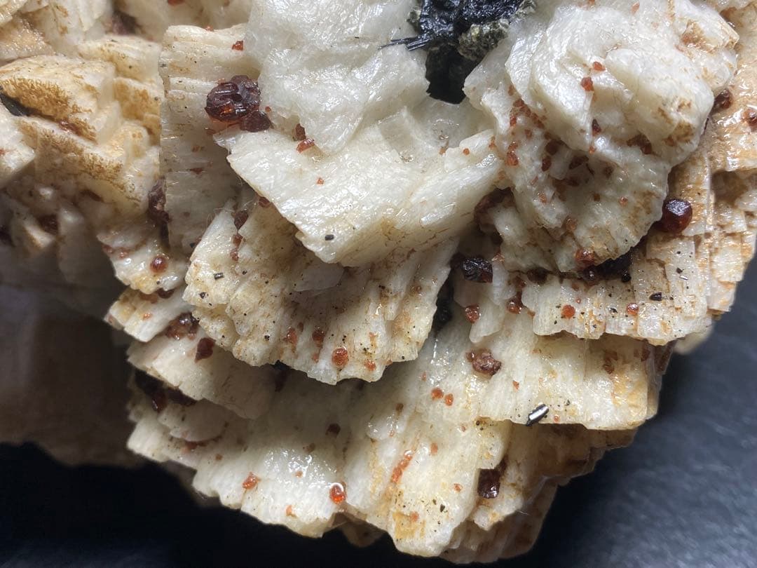 ガーネット　母岩付き　3kg