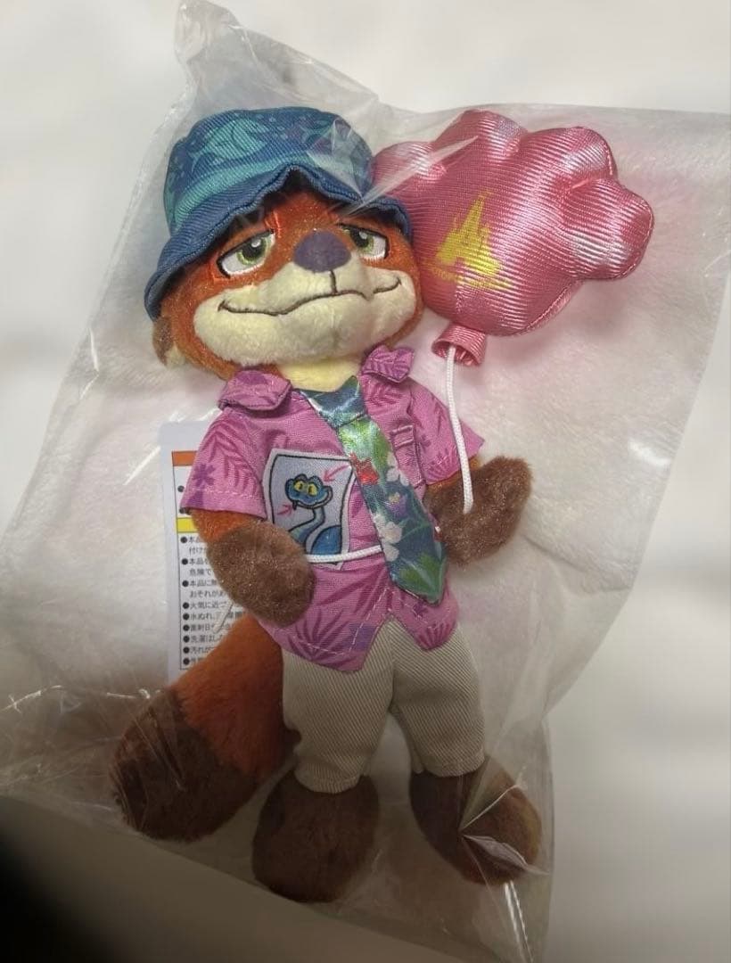 ディズニー　ズートピア　ニック　ペンケースとぬいぐるみバッチ２点