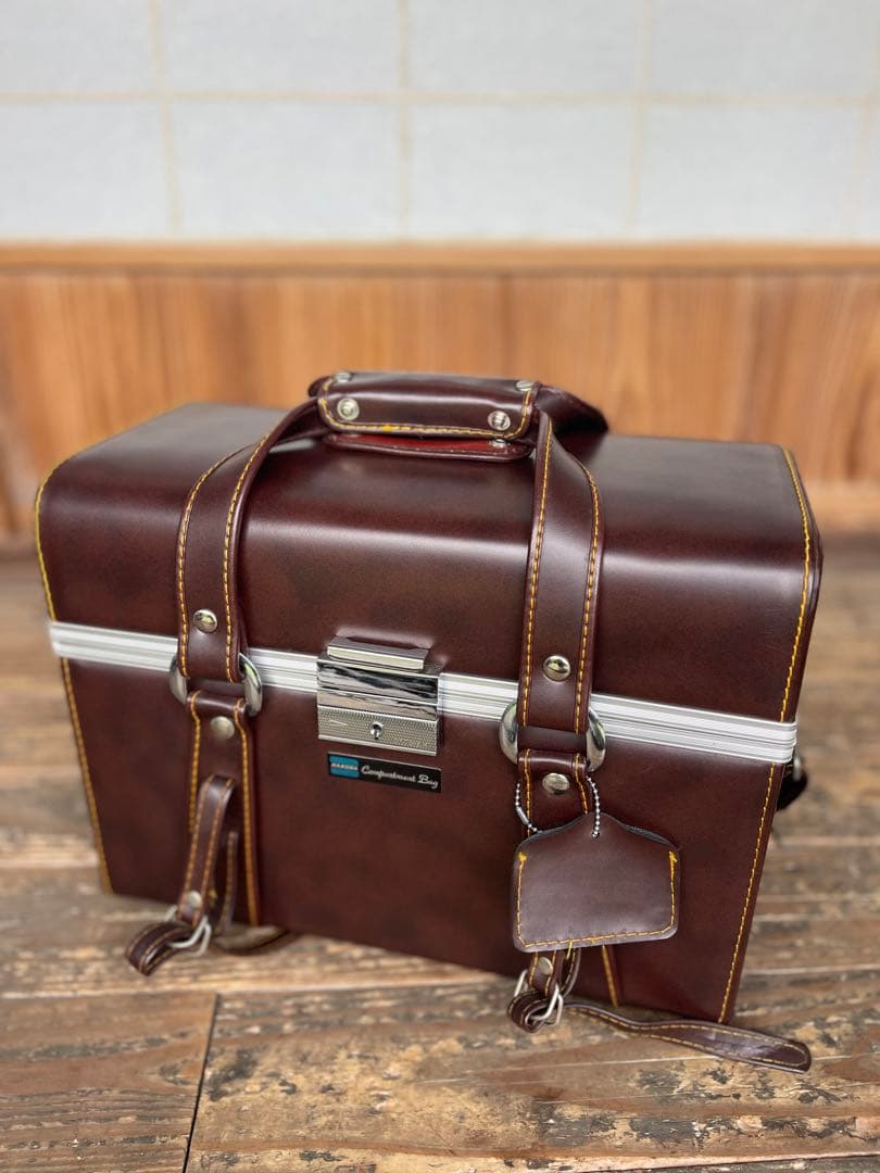 レザーボックスバック　革鞄