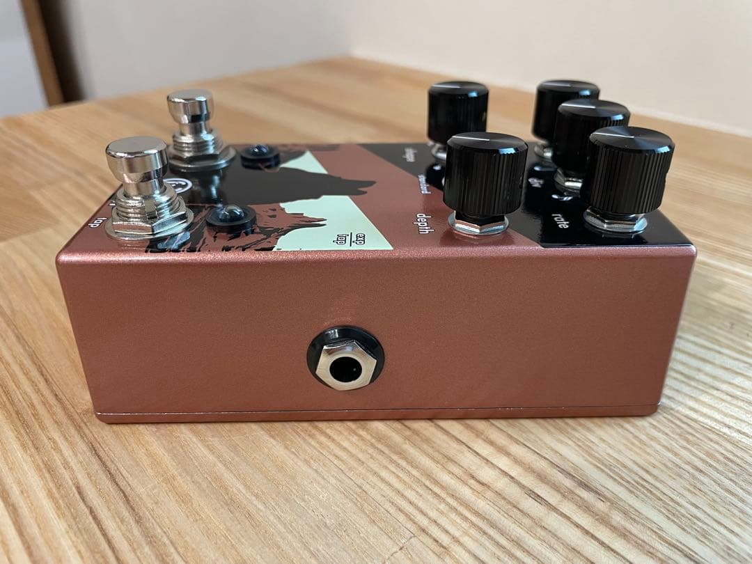 Walrus Audio MONUMENT V2 トレモロ