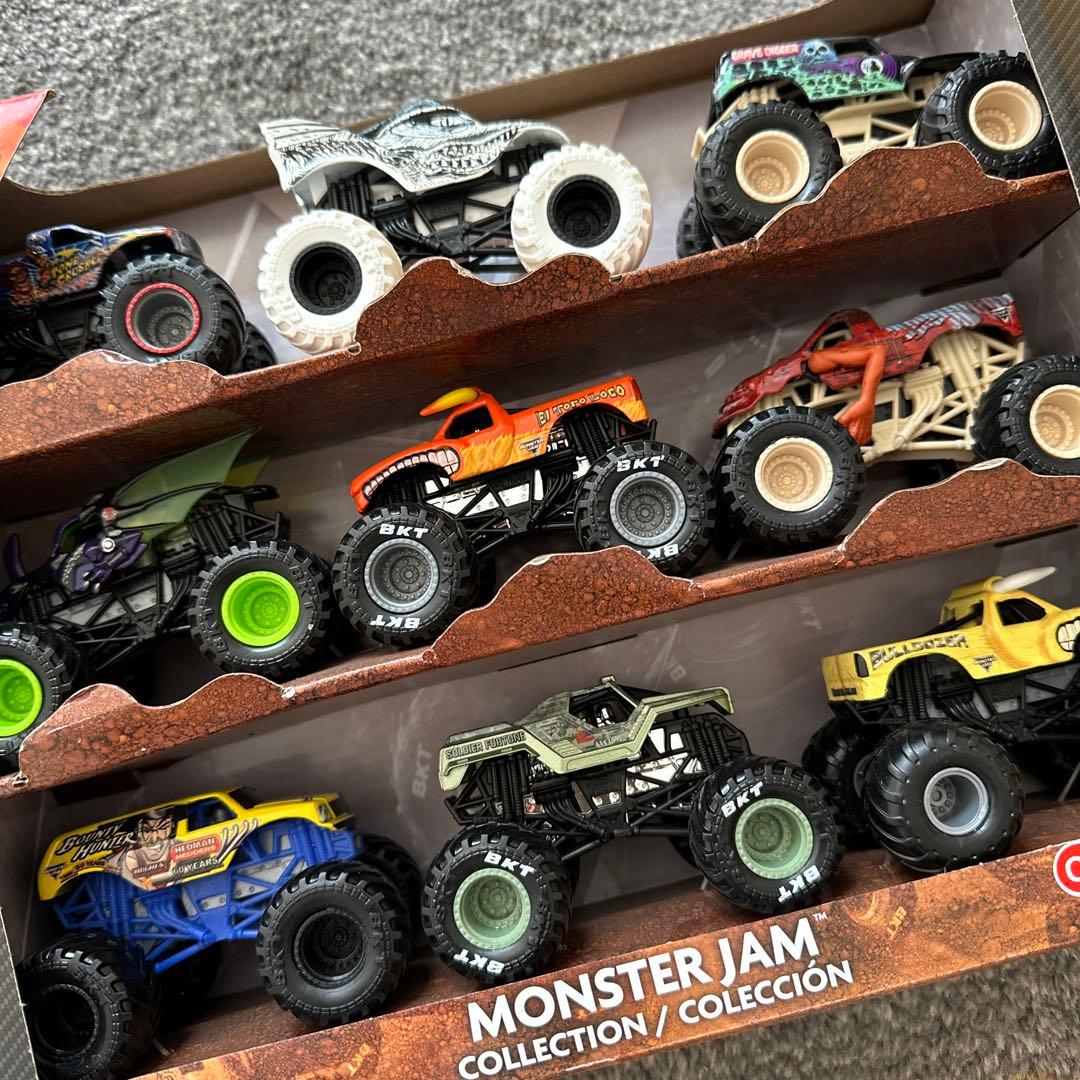 限定品: MONSTER JAM 9台セット