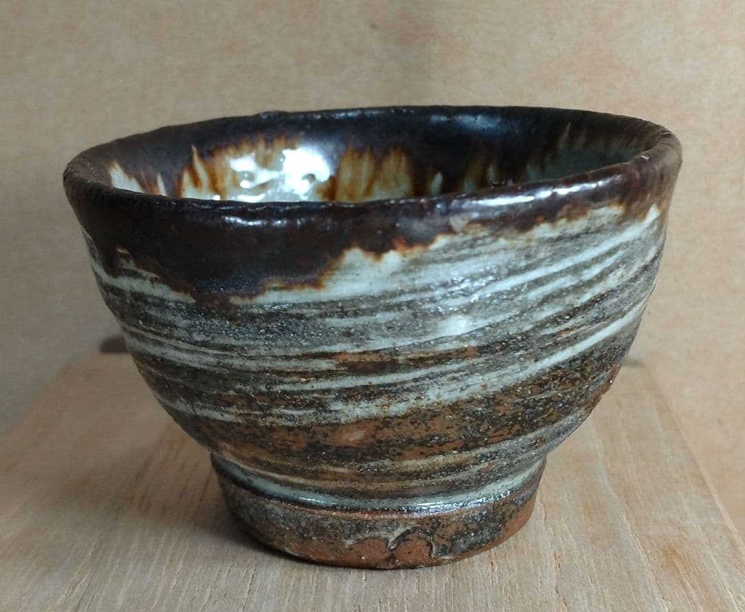 本人書付【本物保証】金城次郎 ぐい呑(壷屋焼 笑魚文ぐい呑）共箱 栞 人間国宝