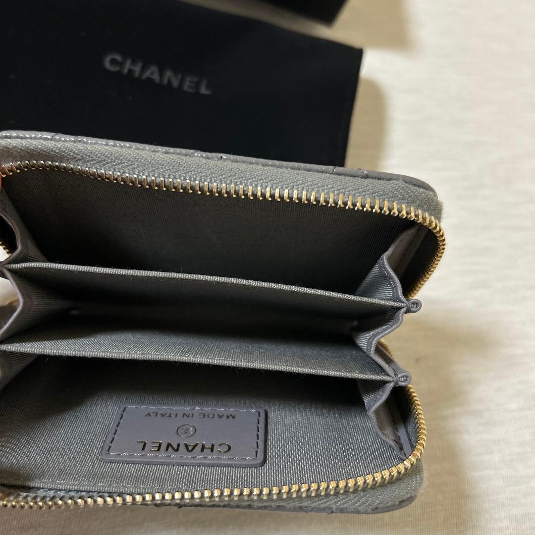 希少価値　シャネル ジップパース キャビアスキン グレー系