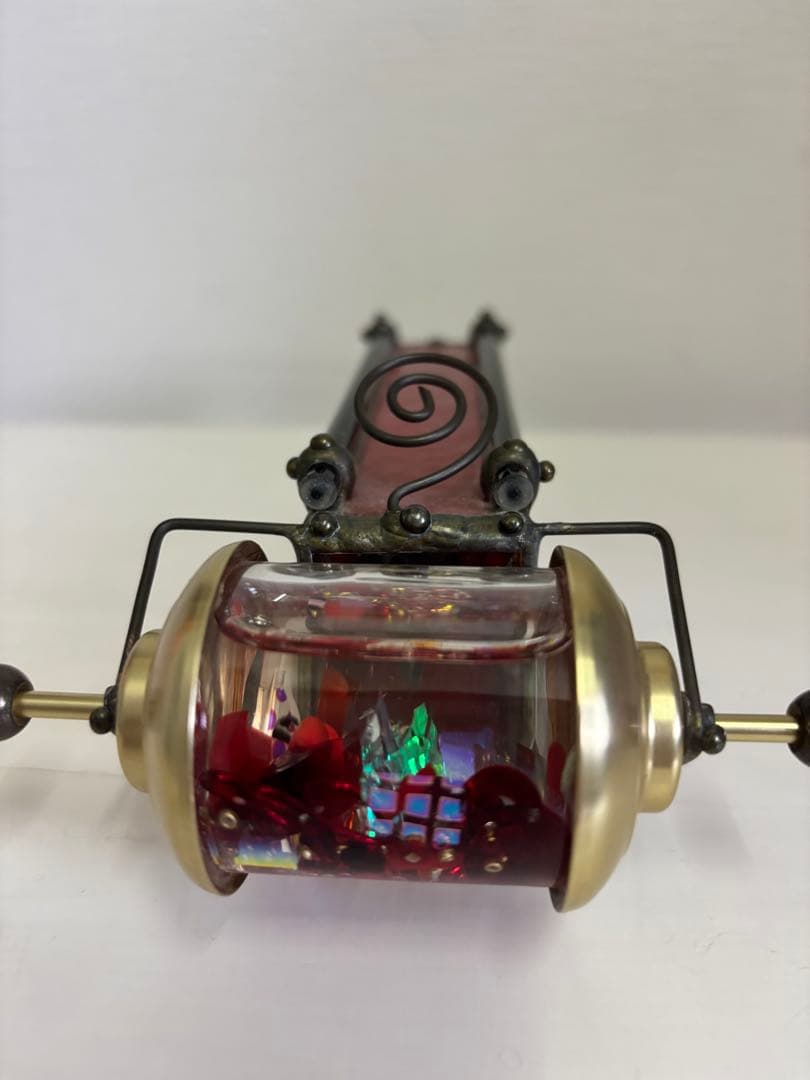 万華鏡　手動クランク式赤と金の装飾品