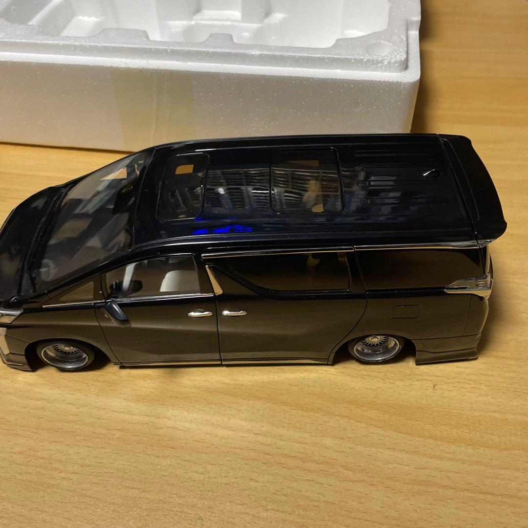 ヴェルファイア　1/18