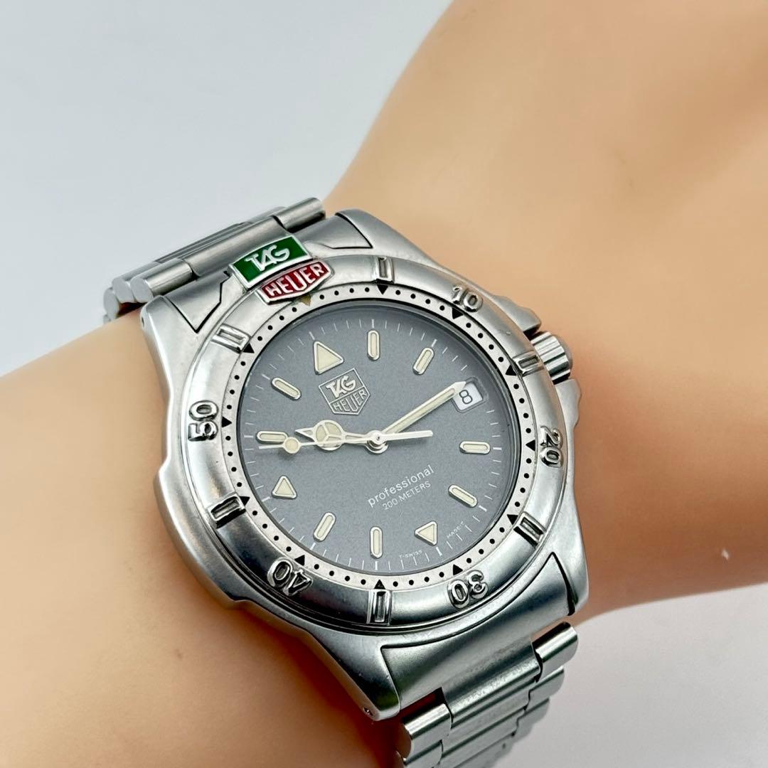 美品✨　タグホイヤー　プロフェッショナル　ブラック　WF1111 メンズ　デイト