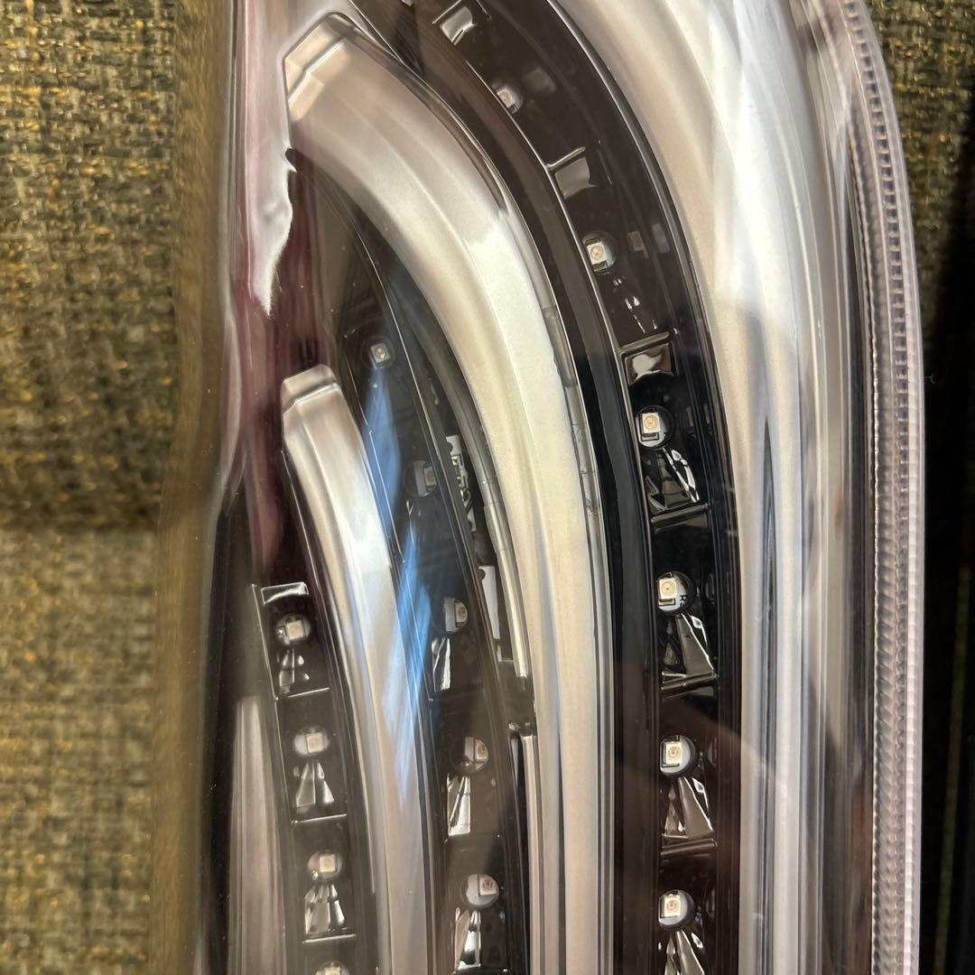 【値引き相談歓迎】ヘリオス　LED テールランプ クリア/レッド　ハイエース