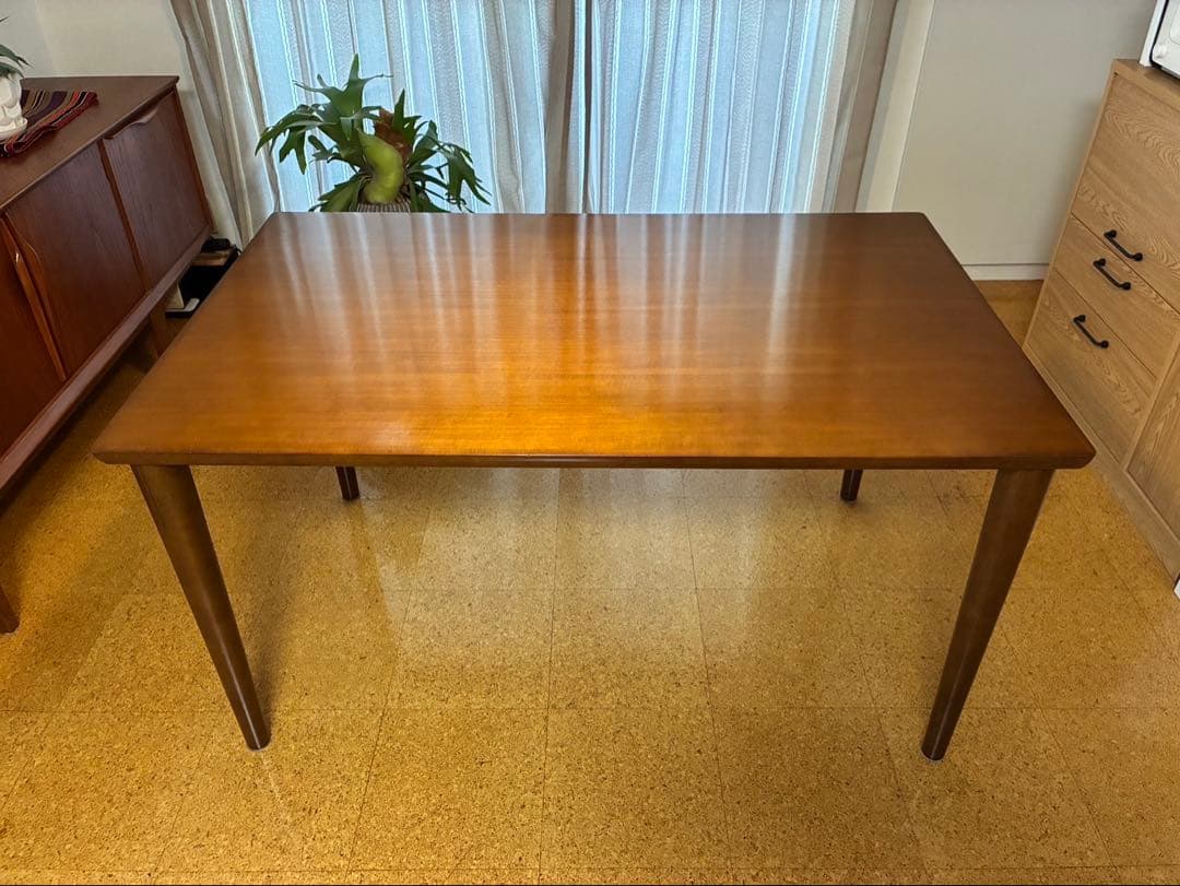 カリモク60+ ダイニングテーブル 送料込み W1300mm 美品