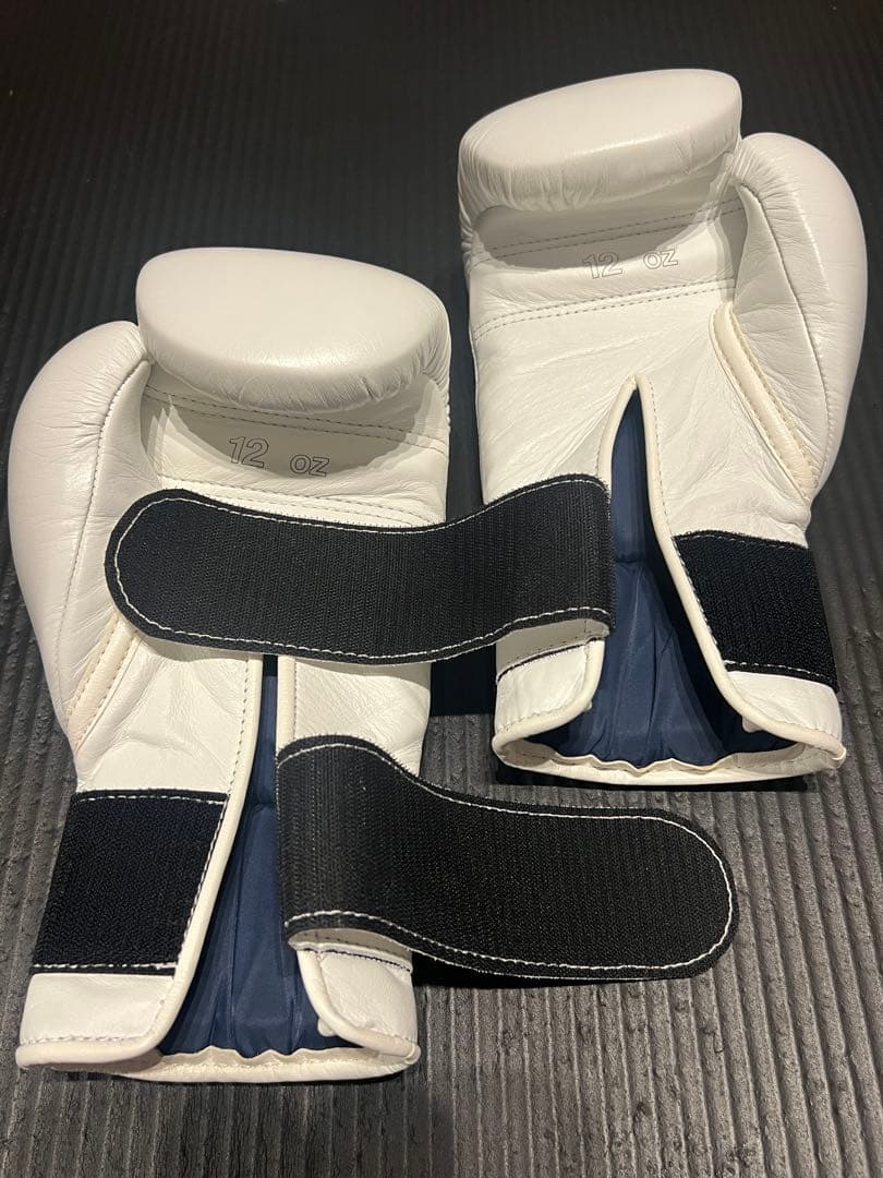 Winning ボクシンググローブ 12oz ホワイト モデル：MS-400B