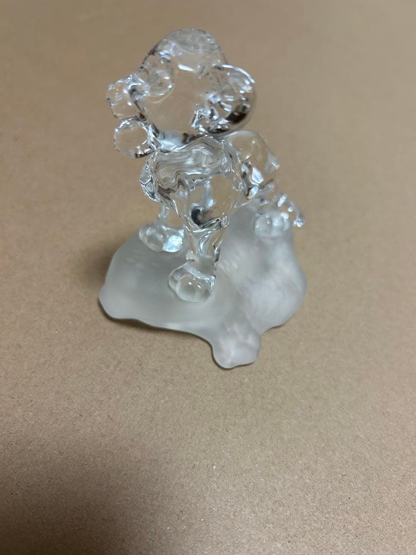 ライオンキング　シンバのガラスの置物