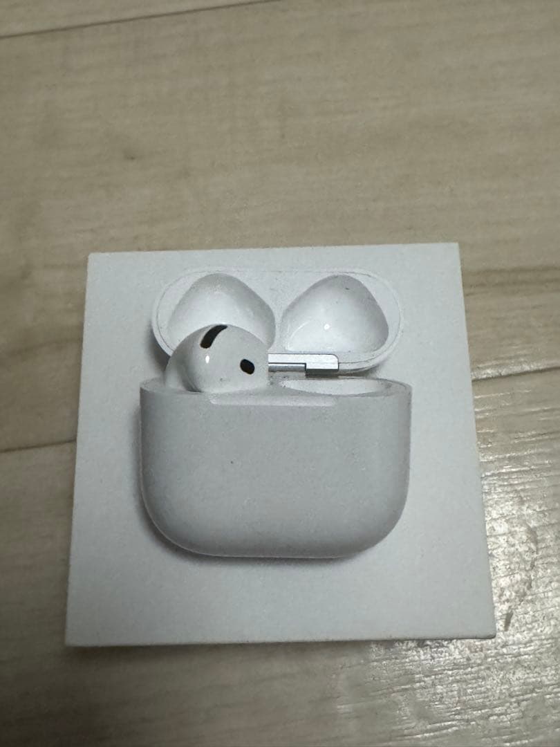 AirPods4 本体 ホワイト　左耳　箱・ケース付