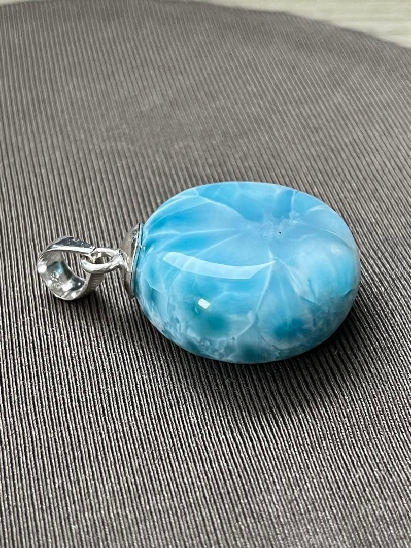 天然石ラリマー☆高品質！まる型ペンダントトップ☆レアな丸型＆両面違う模様が素敵！