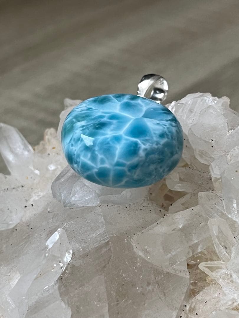 天然石ラリマー☆高品質！まる型ペンダントトップ☆レアな丸型＆両面違う模様が素敵！