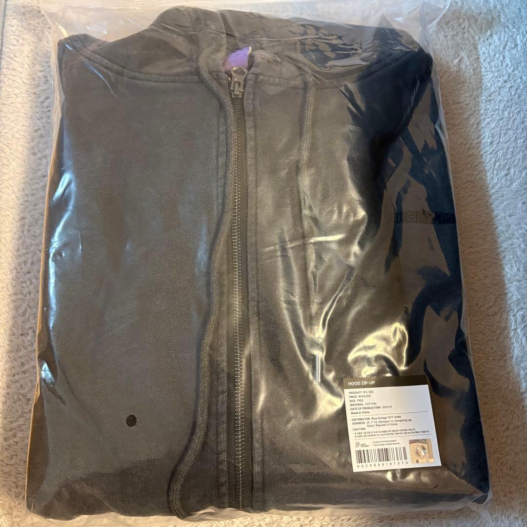 TWICE ポップアップ　フードジップ　パーカー 新品未開封