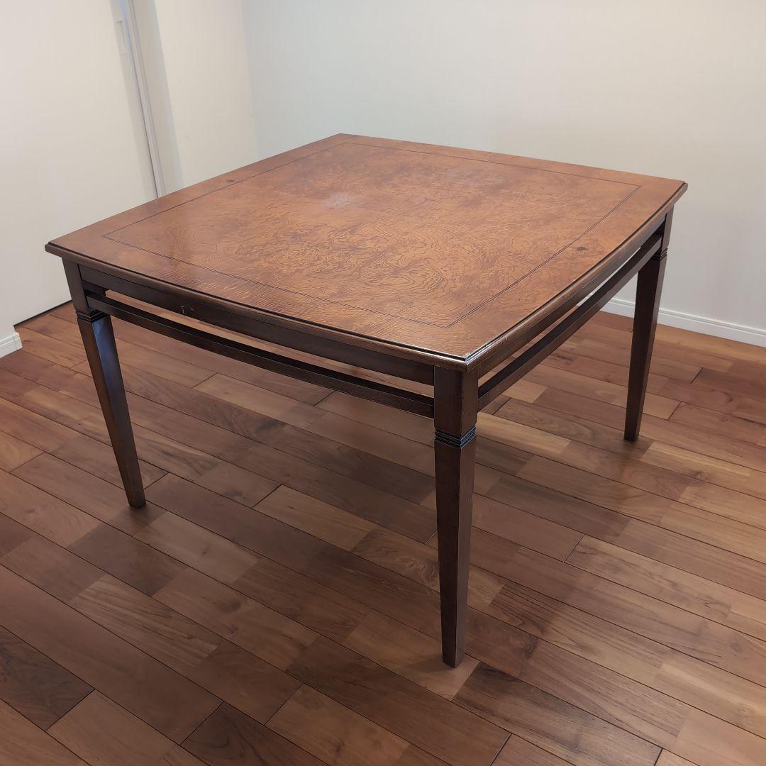 ダイニングテーブル イタリア製 ヴィンテージ ほぼ正方形