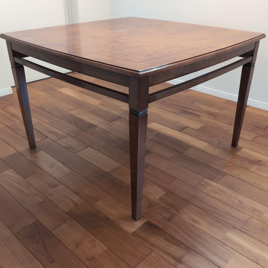 ダイニングテーブル イタリア製 ヴィンテージ ほぼ正方形