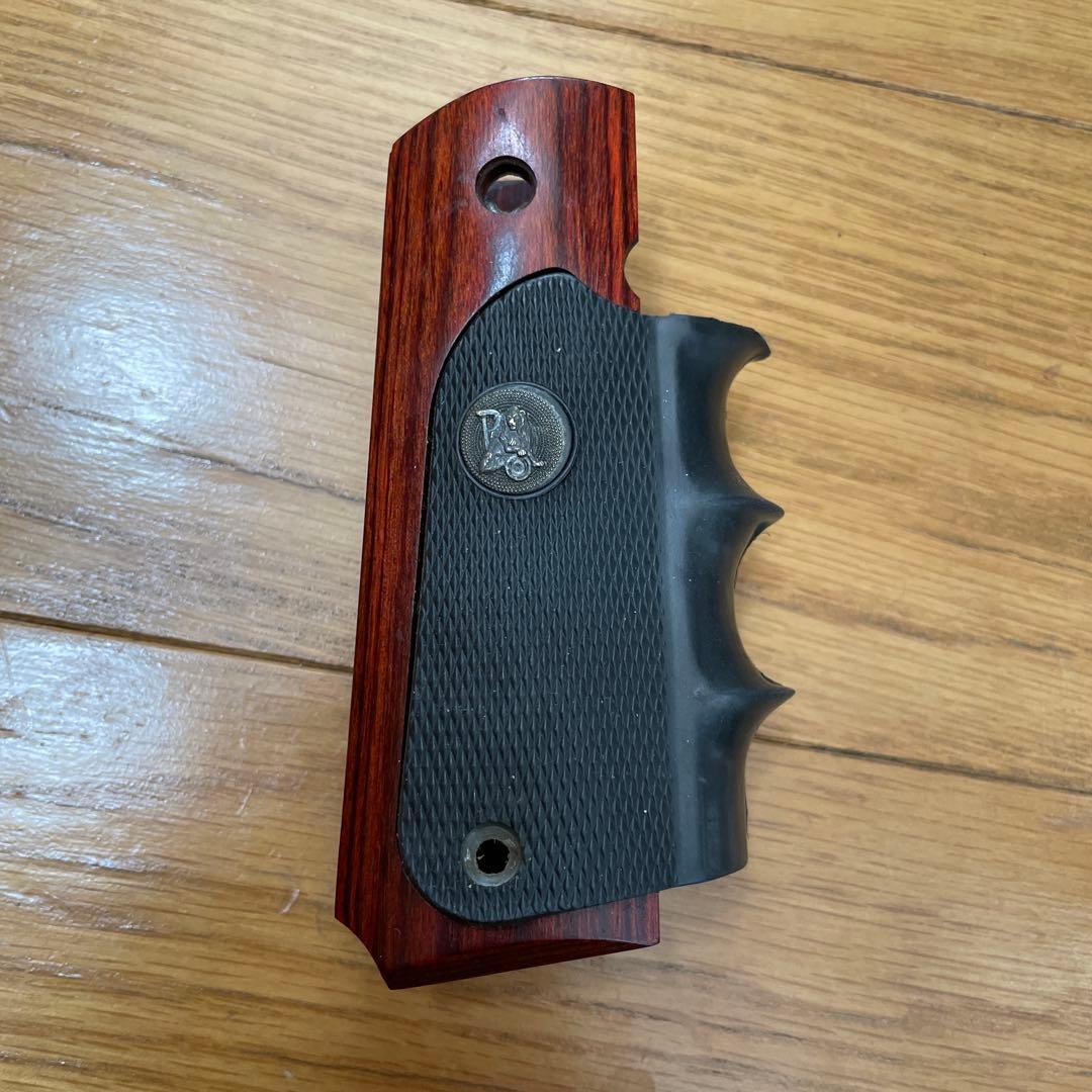 Pachmayrパックマイヤー　M1911ガバメント用ウッド＆ラバーグリップ