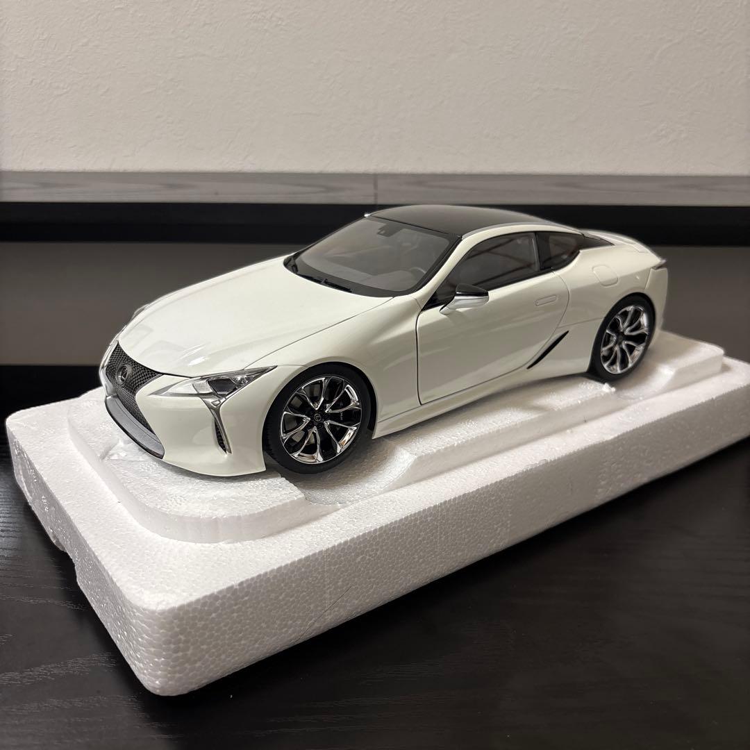オートアートLexus LC500 ホワイト 1/18 左ミラー欠損　最終値下げ