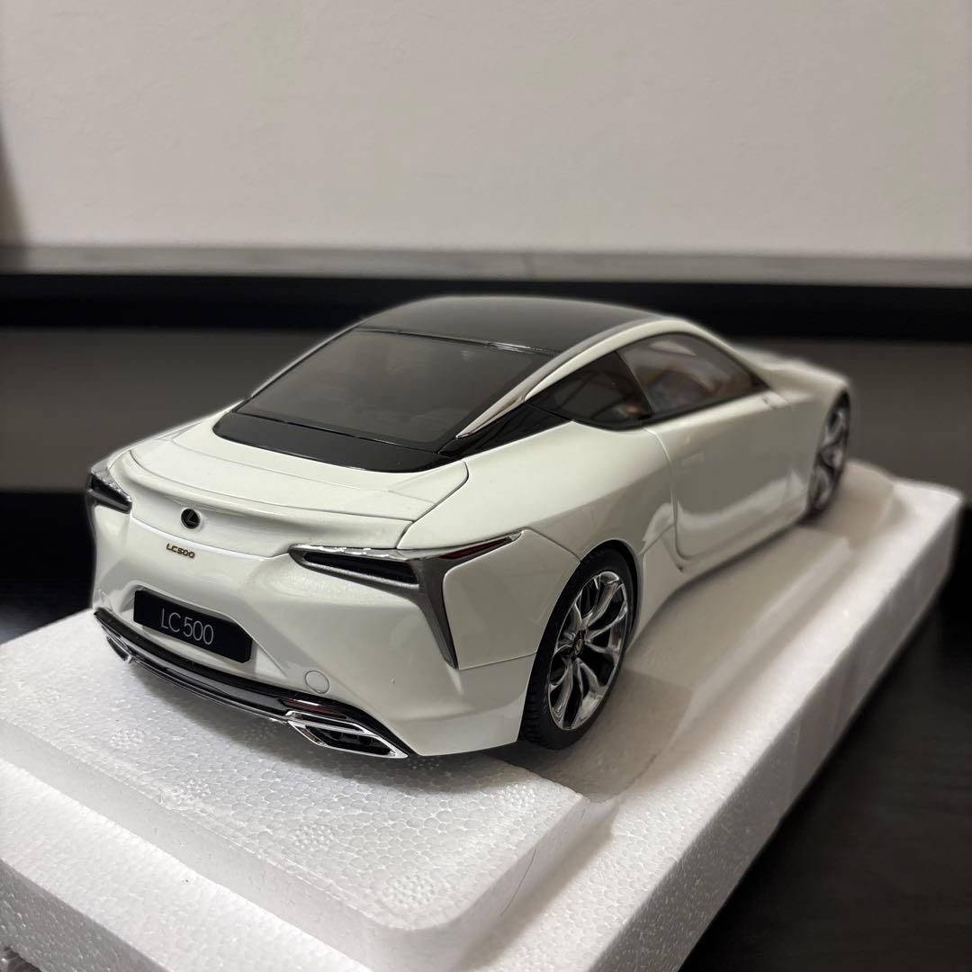 オートアートLexus LC500 ホワイト 1/18 左ミラー欠損　最終値下げ