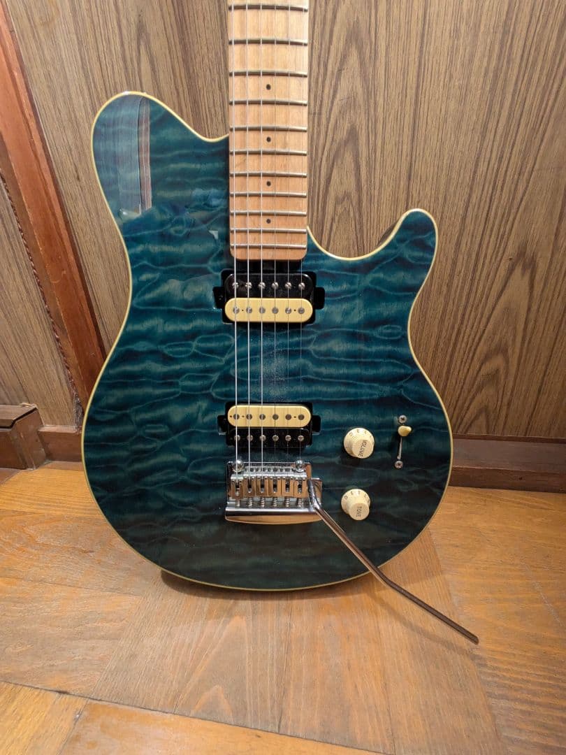 Sterling by Music Man S.U.B　エレキギター