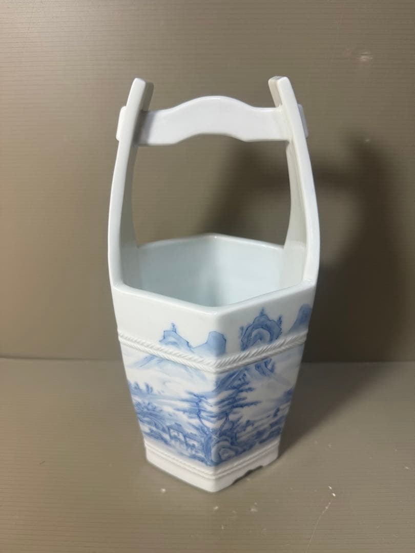 2567 平戸　弥治右衛門　染付山水　手桶　花器　未使用