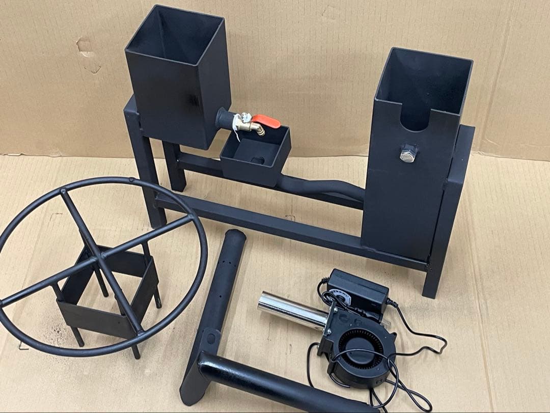 廃油ストーブ　ロケット　送風機と五徳付いています。