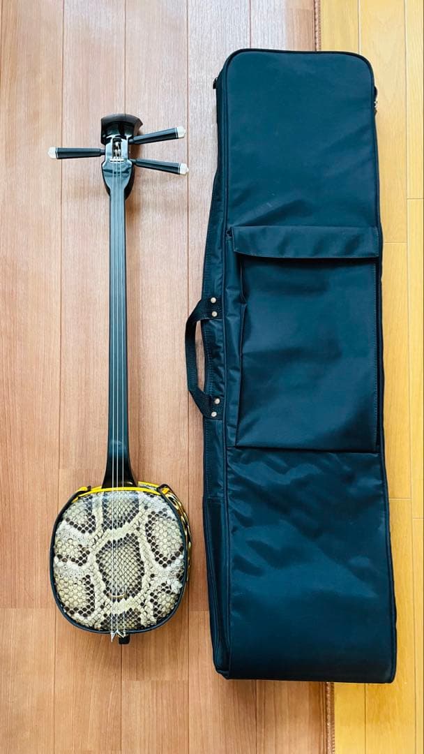 本皮 三線 美品！ケース+ウマ+バチ付き 沖縄三線